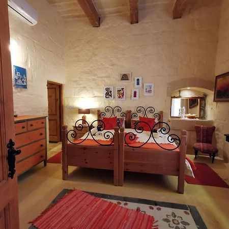 Peaceful Farmhouse Stay With Cozy Yard Għarb Esterno foto