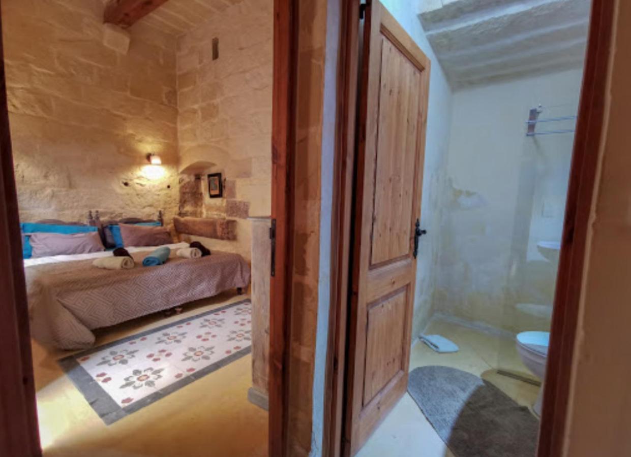 Peaceful Farmhouse Stay With Cozy Yard Għarb Esterno foto