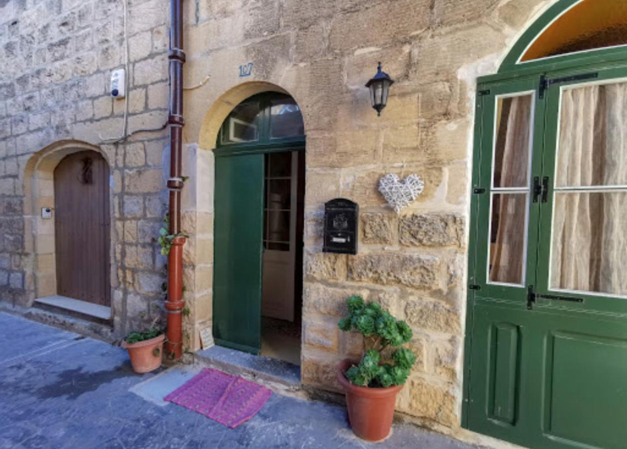 Peaceful Farmhouse Stay With Cozy Yard Għarb Esterno foto