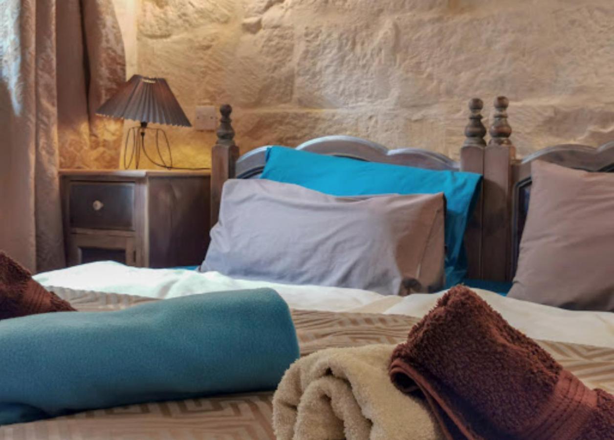 Peaceful Farmhouse Stay With Cozy Yard Għarb Esterno foto