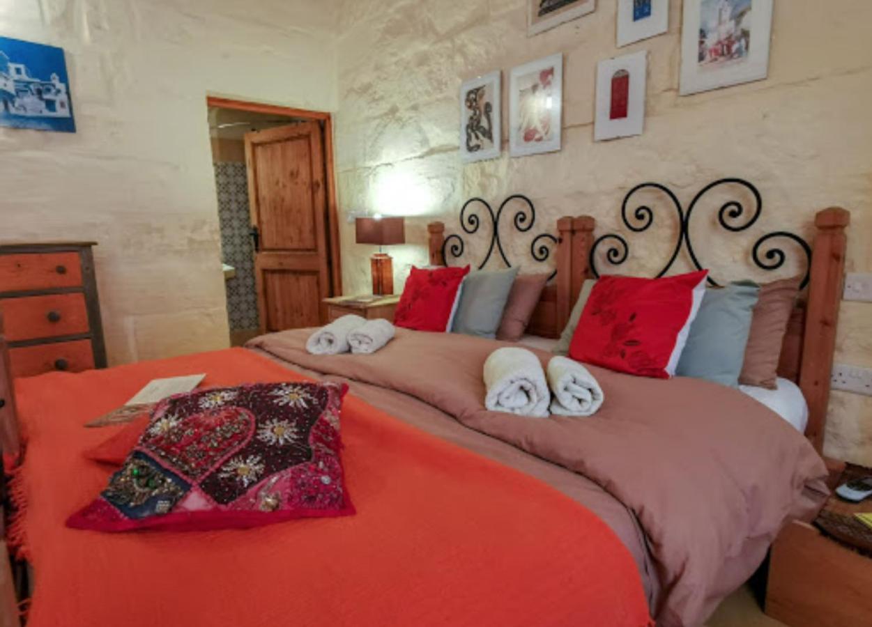 Peaceful Farmhouse Stay With Cozy Yard Għarb Esterno foto
