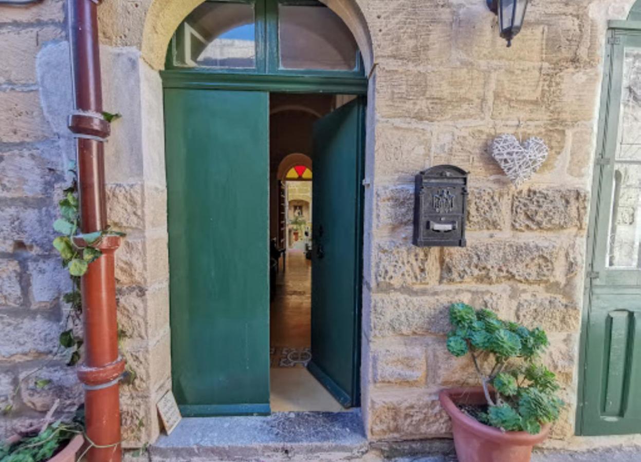 Peaceful Farmhouse Stay With Cozy Yard Għarb Esterno foto