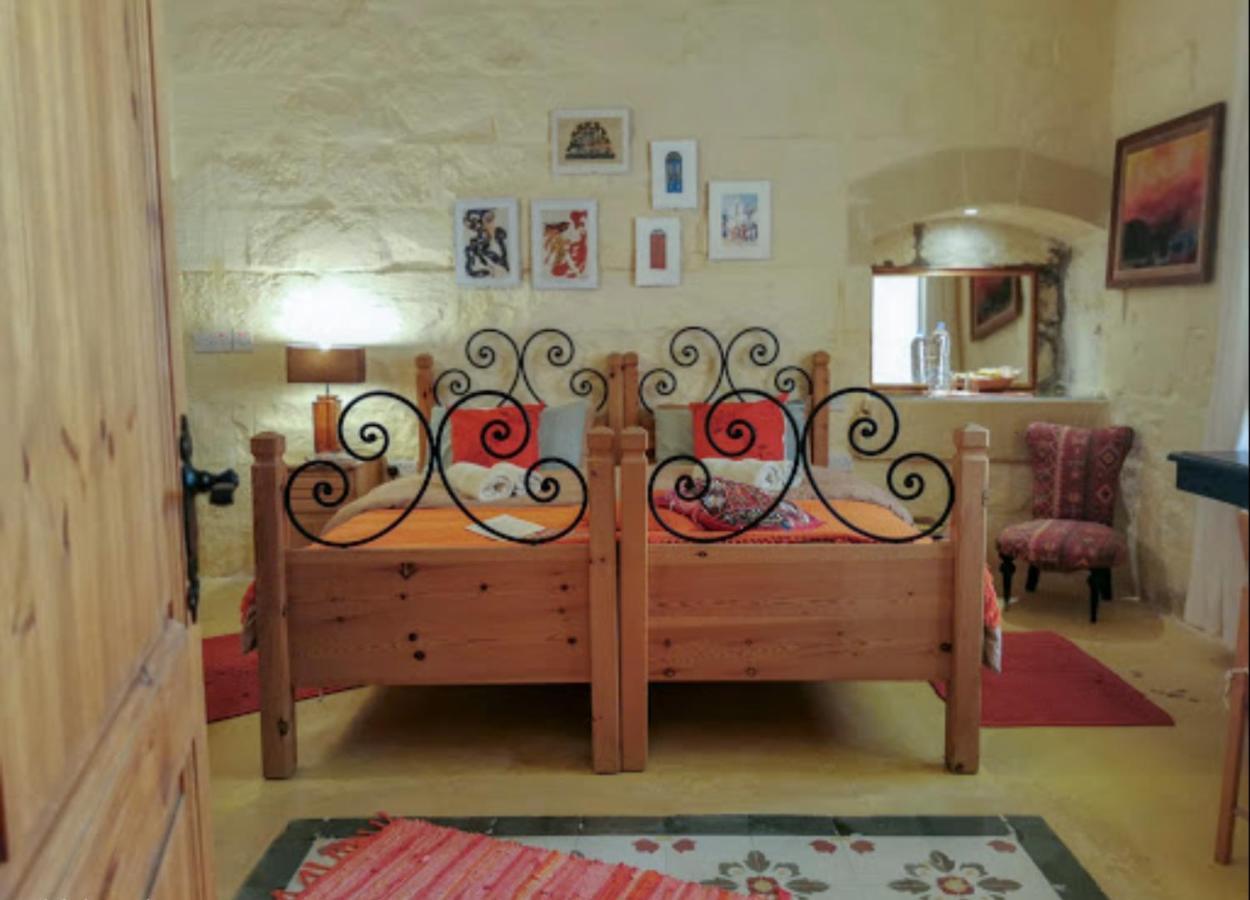 Peaceful Farmhouse Stay With Cozy Yard Għarb Esterno foto
