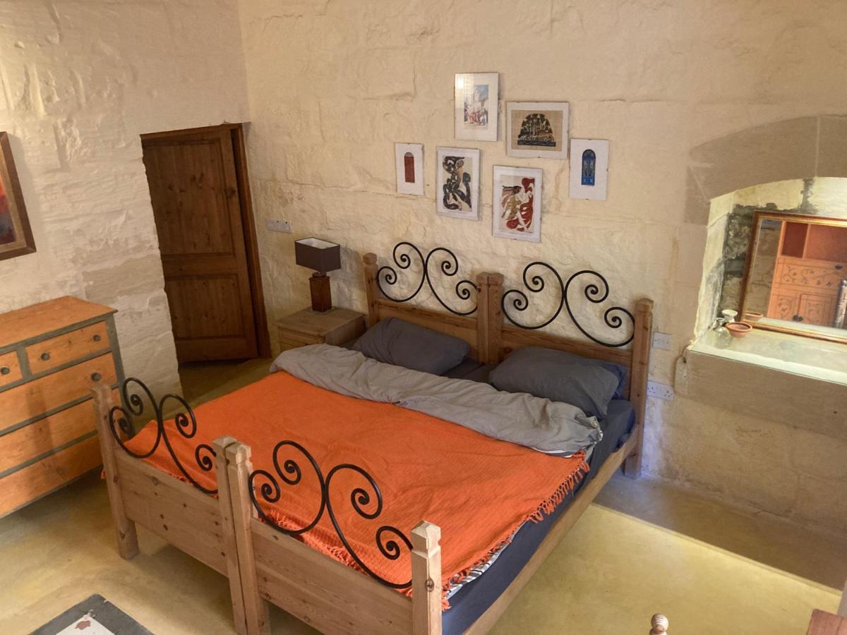 Peaceful Farmhouse Stay With Cozy Yard Għarb Esterno foto