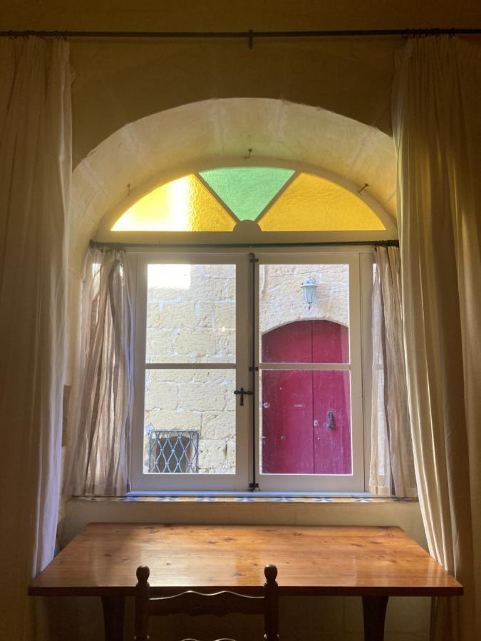 Peaceful Farmhouse Stay With Cozy Yard Għarb Esterno foto