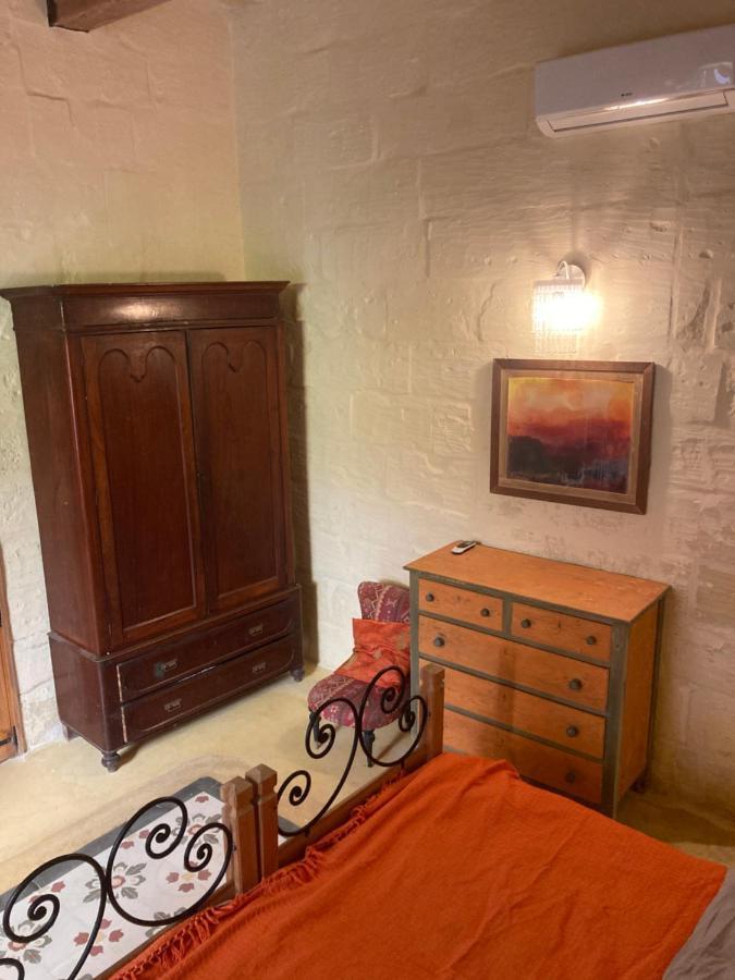 Peaceful Farmhouse Stay With Cozy Yard Għarb Esterno foto