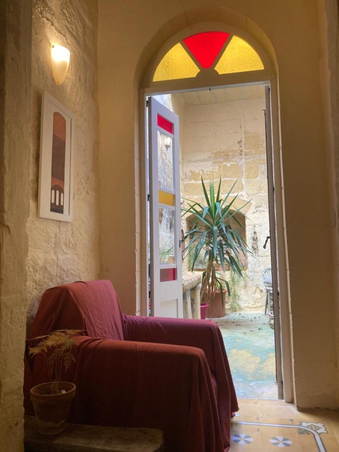 Peaceful Farmhouse Stay With Cozy Yard Għarb Esterno foto