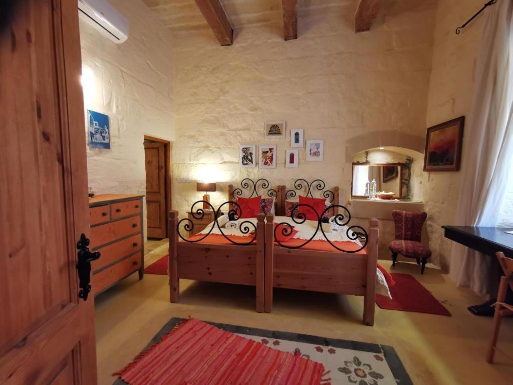 Peaceful Farmhouse Stay With Cozy Yard Għarb Esterno foto